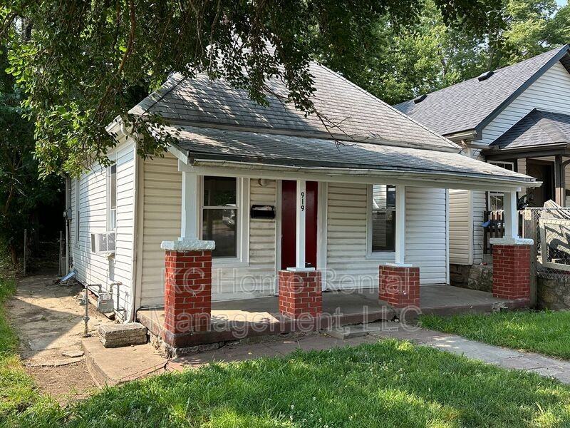 919 Splitlog Ave - Photo 3 of 23