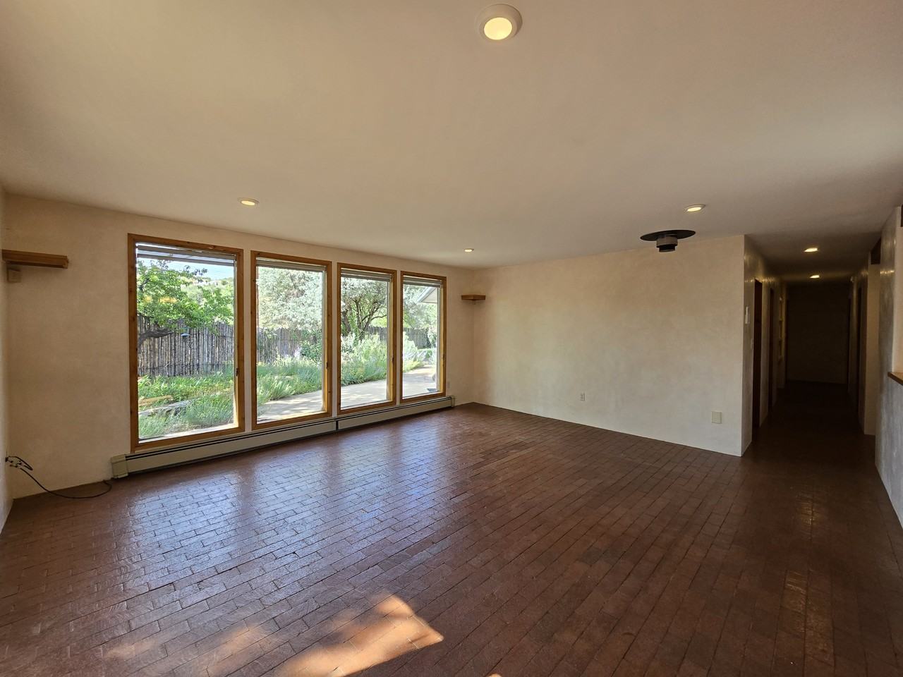 133 Valley Dr - Photo 3 of 34