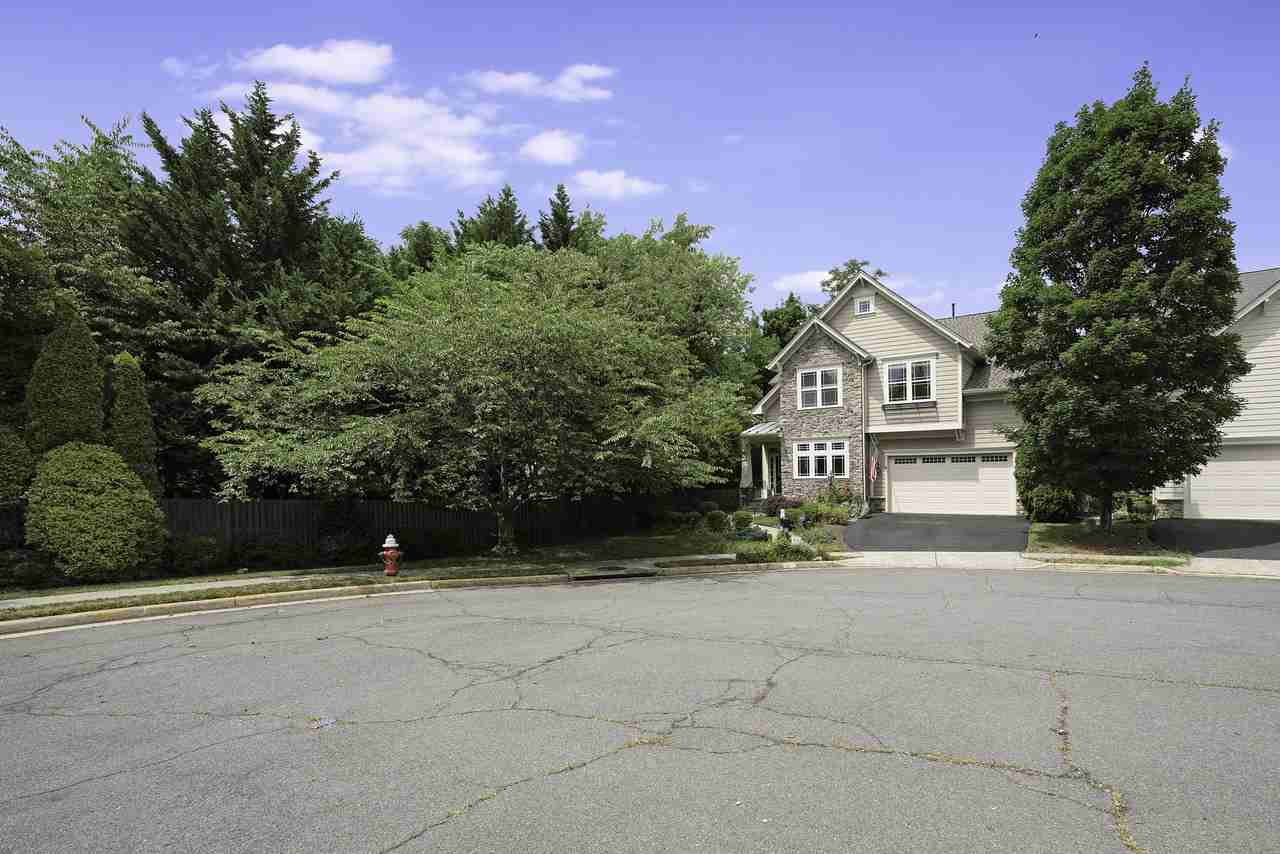 281 Ariel Dr Ne - Photo 2 of 50