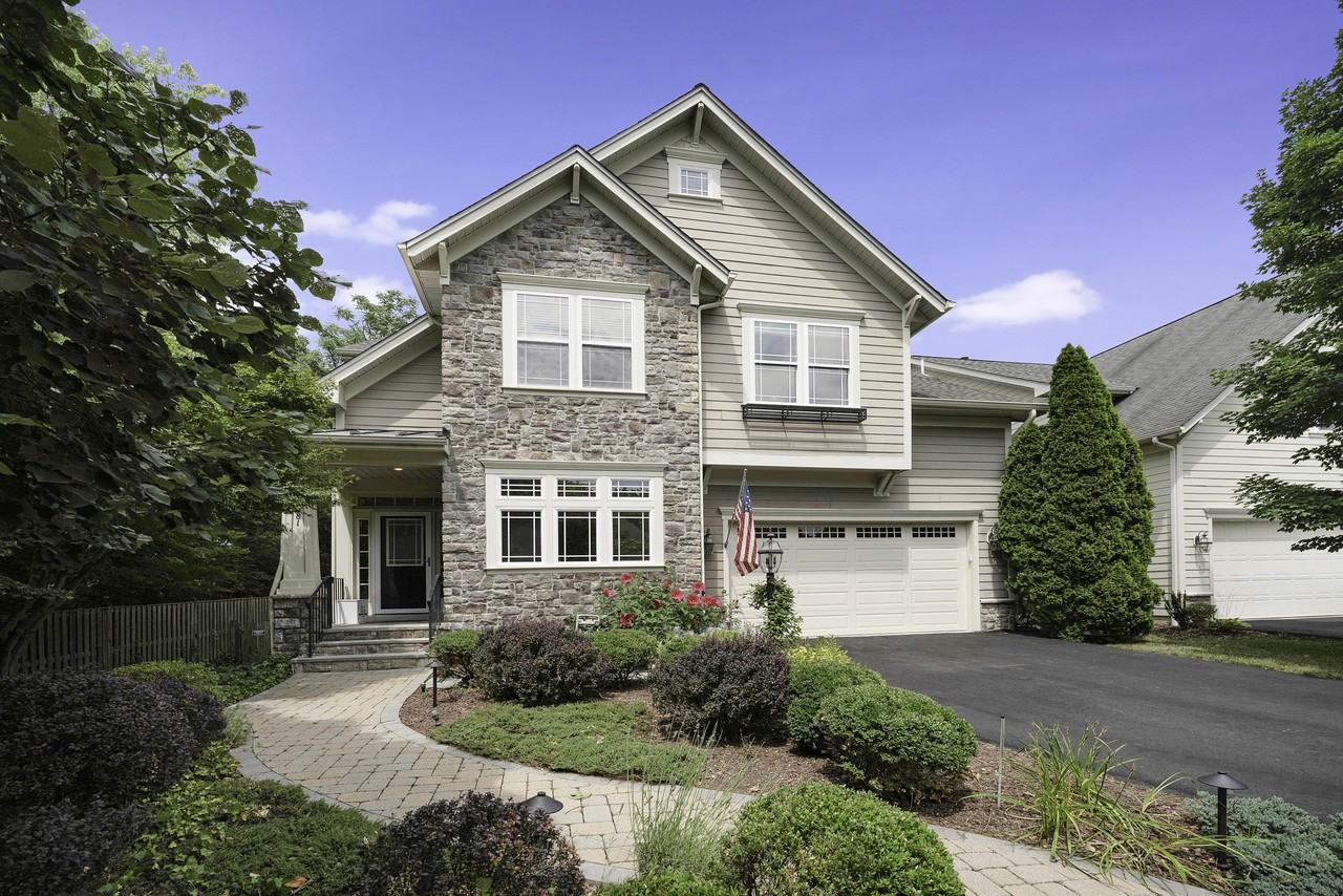 281 Ariel Dr Ne - Photo 3 of 50