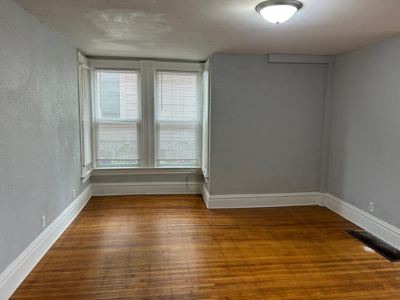 277 Sherburne Ave #1 - Photo 3 of 10