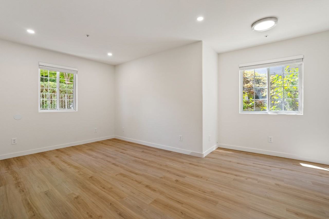 3392 Rockview Pl - Photo 2 of 24