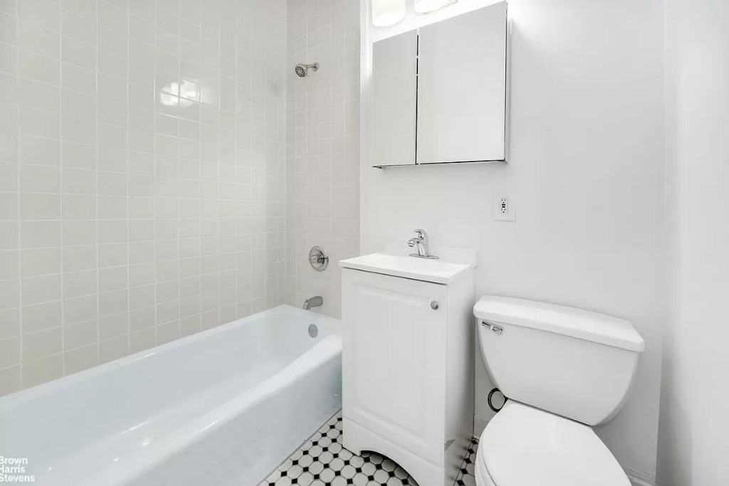 Greenwich St #2K - Photo 6 of 8