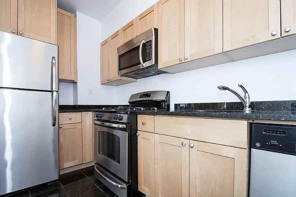 Christopher St #2L - Photo 4 of 8