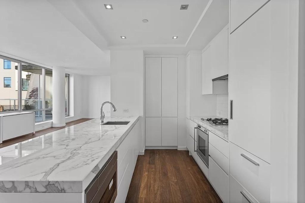 W 19th St #902 - Photo 4 of 14