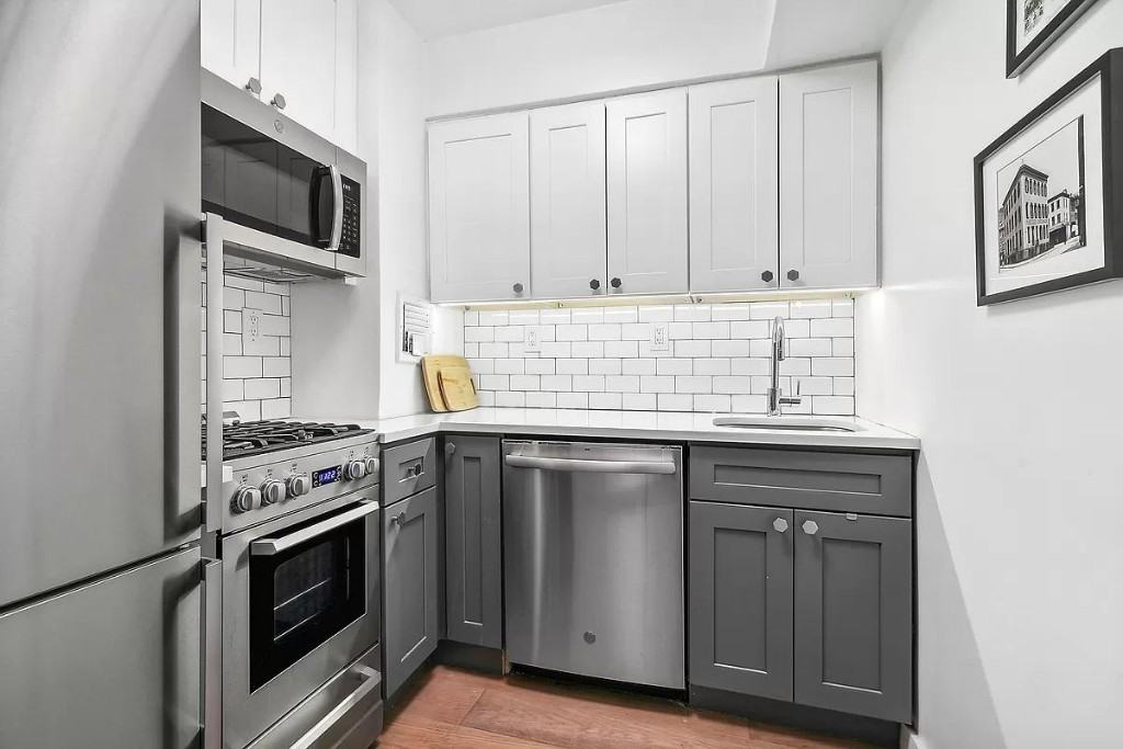 Christopher St #3U - Photo 2 of 8