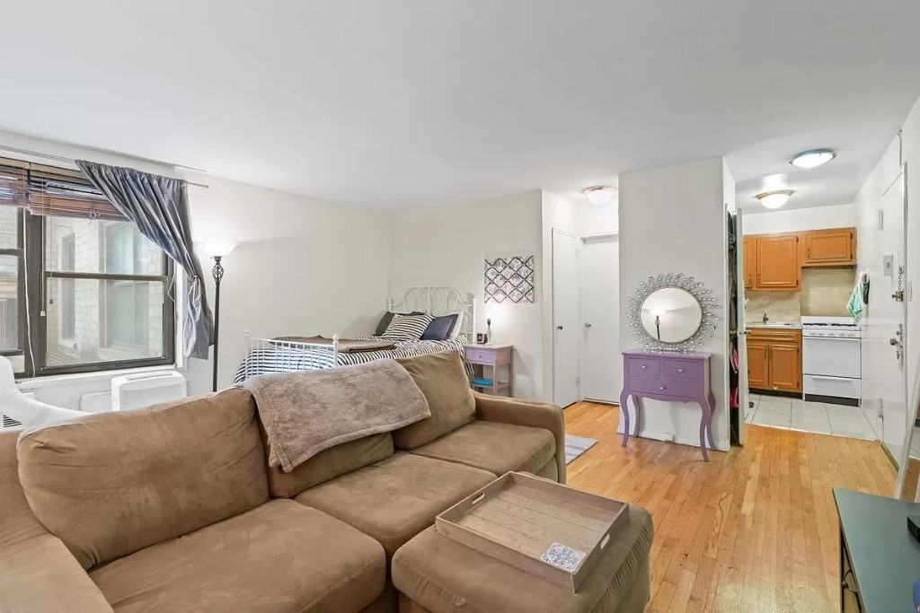 Christopher St #4P - Photo 2 of 8