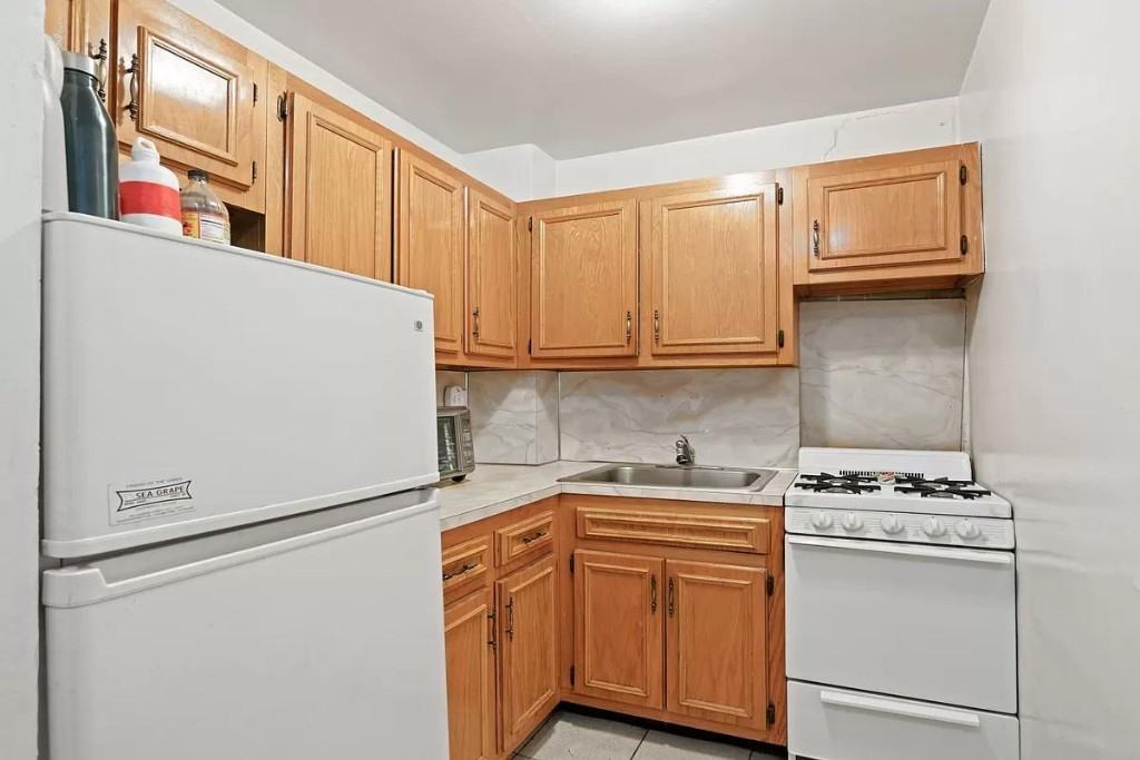 Christopher St #4P - Photo 3 of 8