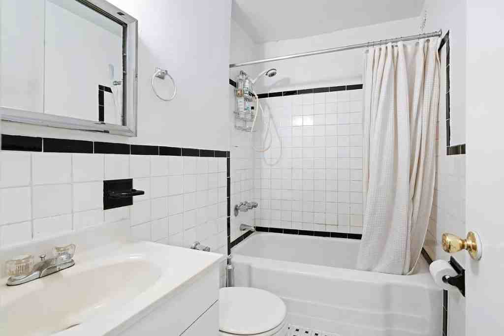 Christopher St #4P - Photo 5 of 8