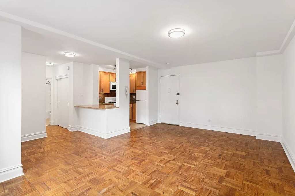 Christopher St #LCC - Photo 2 of 5