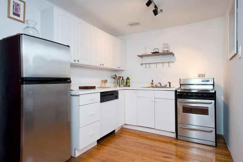 Christopher St #LQQ - Photo 3 of 13