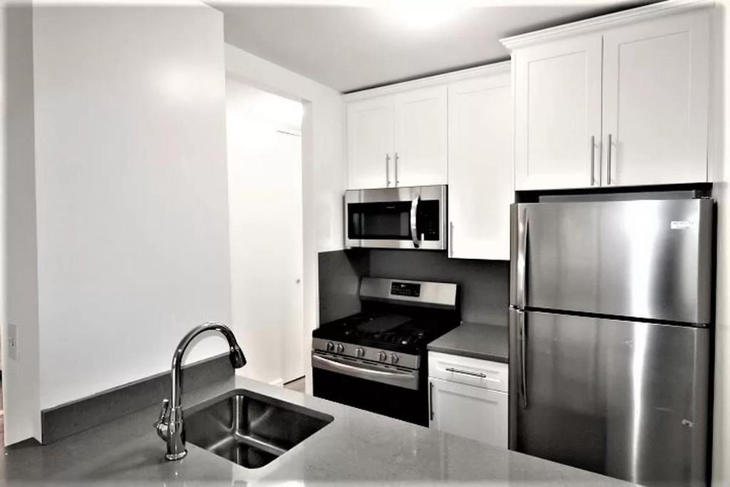 E 22nd St #7S - Photo 5 of 11