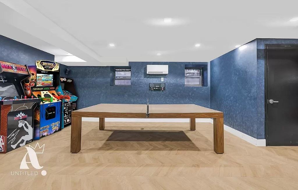 E 4th St #3J - Photo 3 of 6