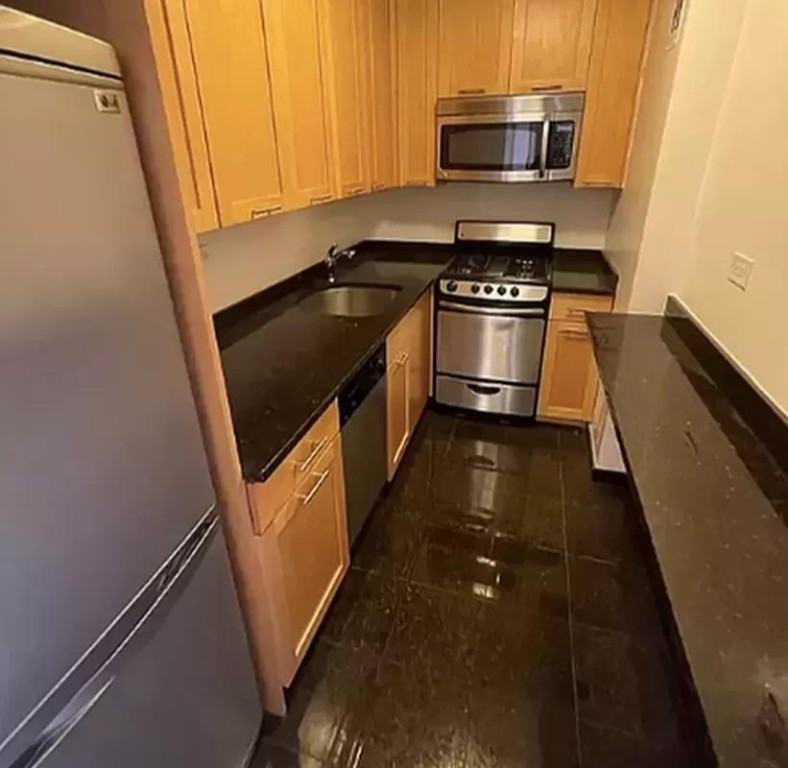 4th Ave #12H - Photo 5 of 6