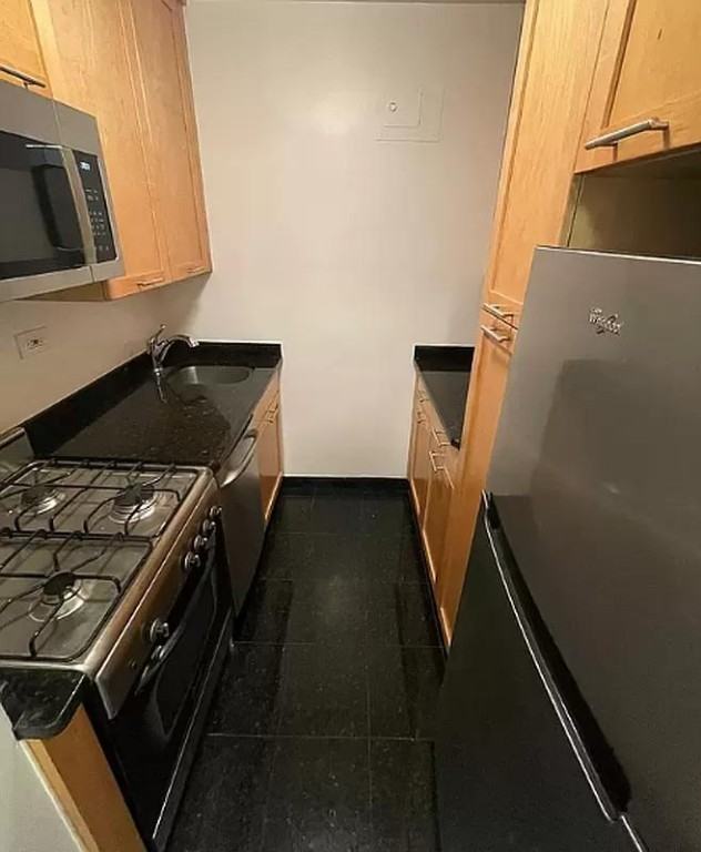 4th Ave #5J - Photo 3 of 9