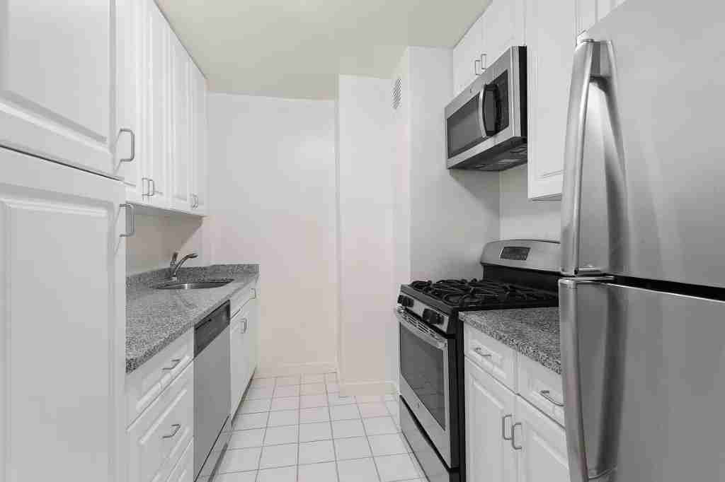 4th Ave #9C - Photo 4 of 6