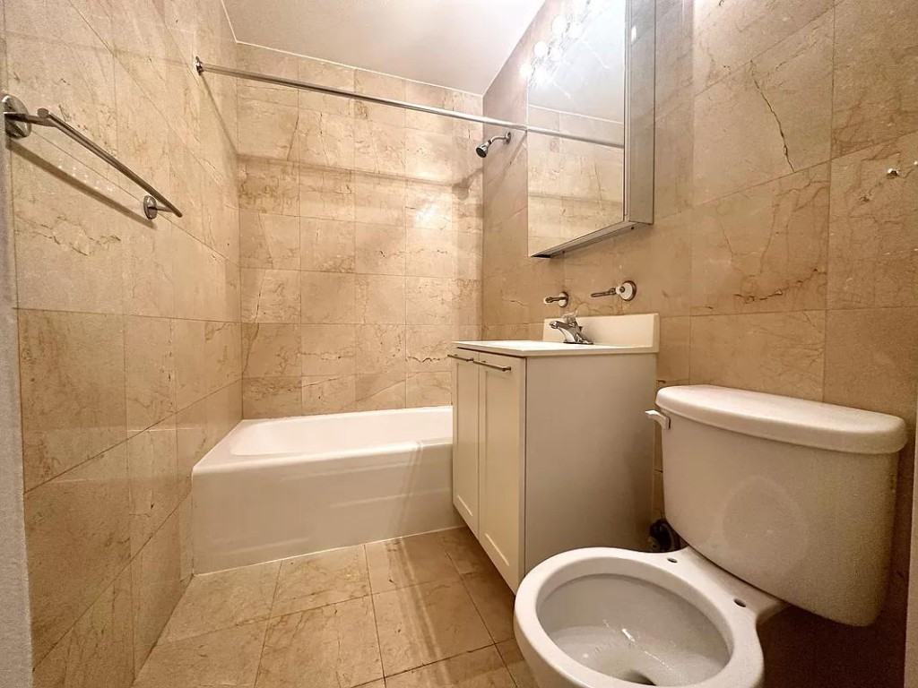 4th Ave #5M - Photo 5 of 10