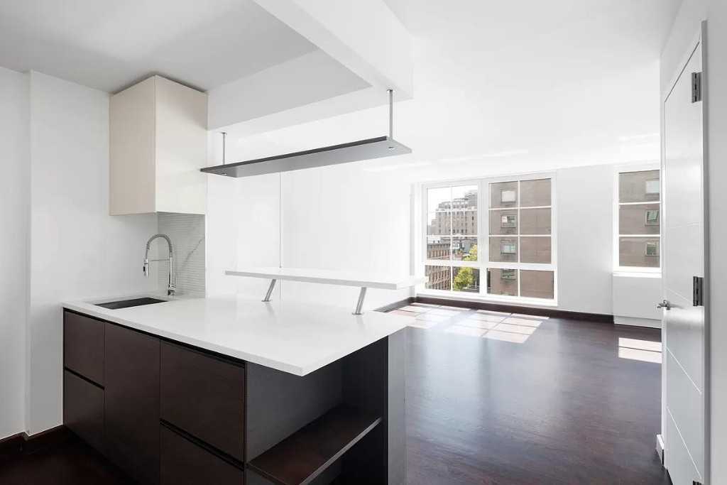 E 12th St #6H - Photo 2 of 8