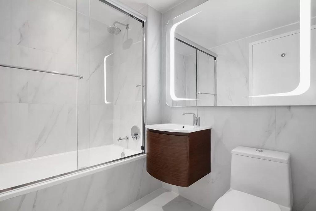 E 12th St #6H - Photo 5 of 8