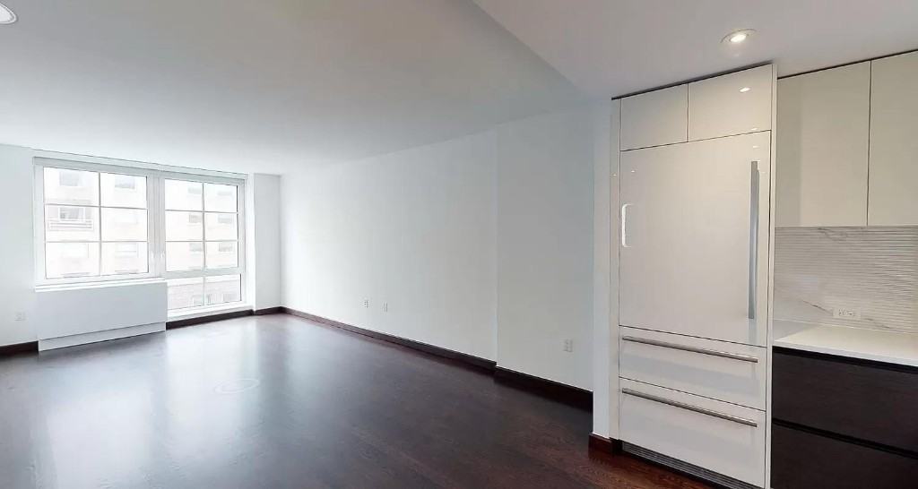 E 12th St #3J - Photo 2 of 6