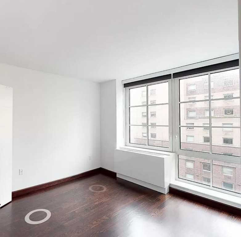 E 12th St #3J - Photo 3 of 6