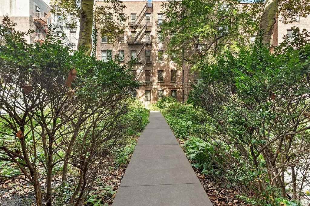 E 12th St #4A - Photo 6 of 8