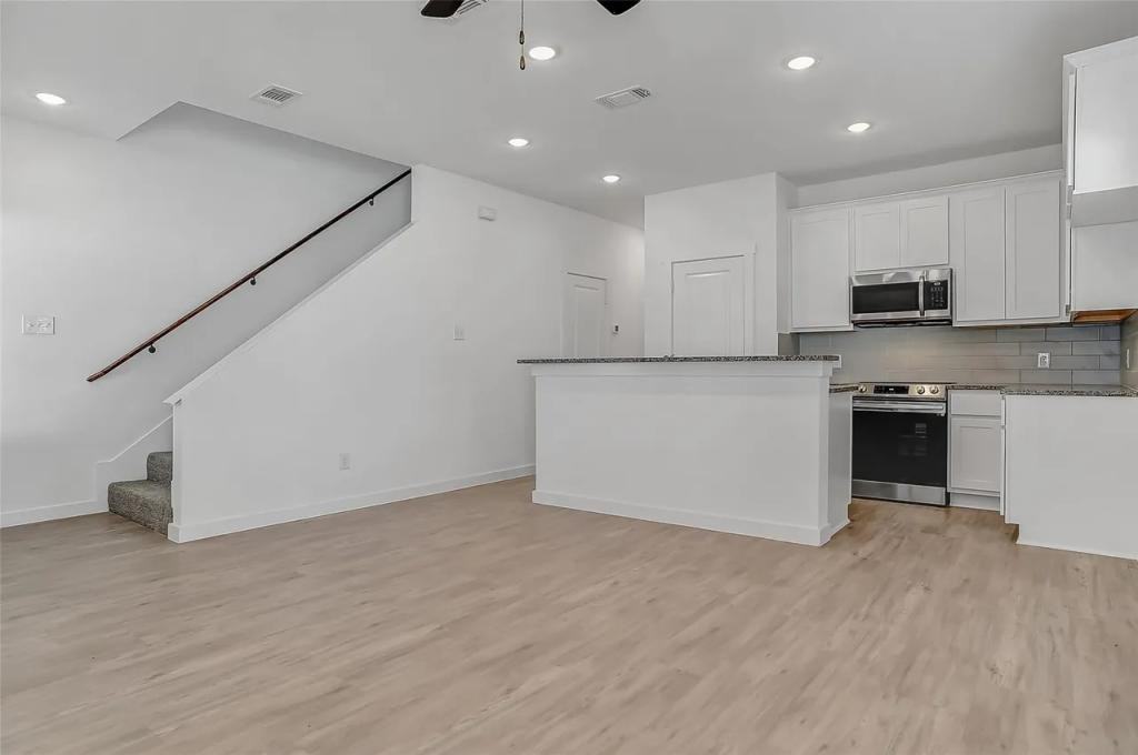 1221 Bells Dr - Photo 4 of 12