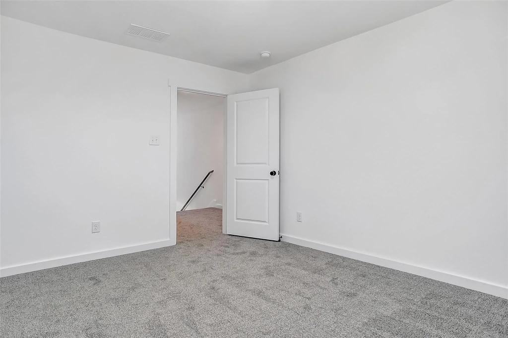 1221 Bells Dr - Photo 7 of 12