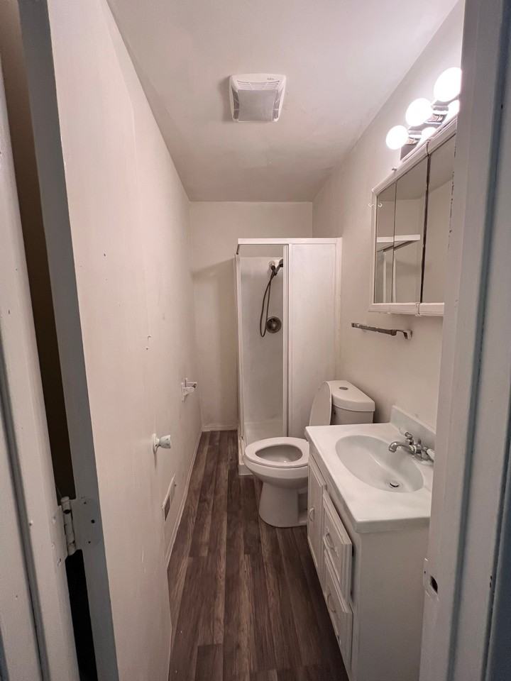 6011 Vine St #3 - Photo 6 of 8