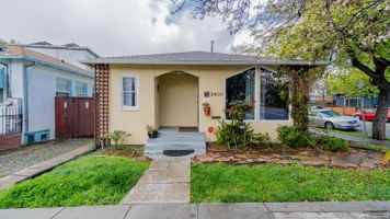 featured image of 2400 Bonar St