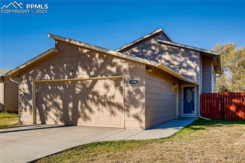 3108 Moonbeam Circle South - Photo 4 of 13