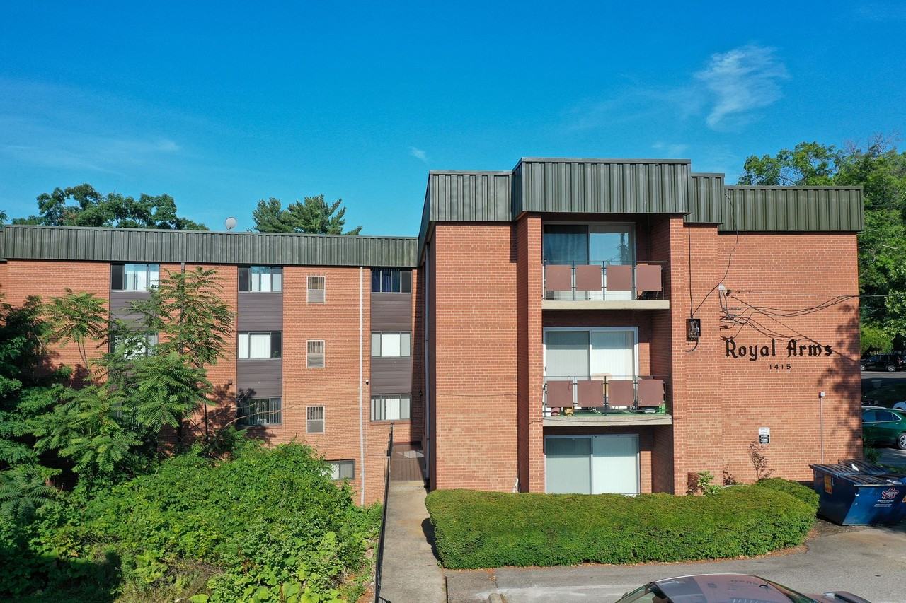 Royal Arms Apartments - Photo 2 of 7