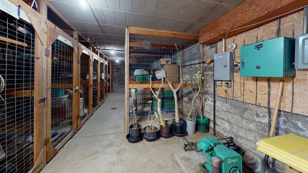 Royal Arms Apartments - Photo 7 of 7