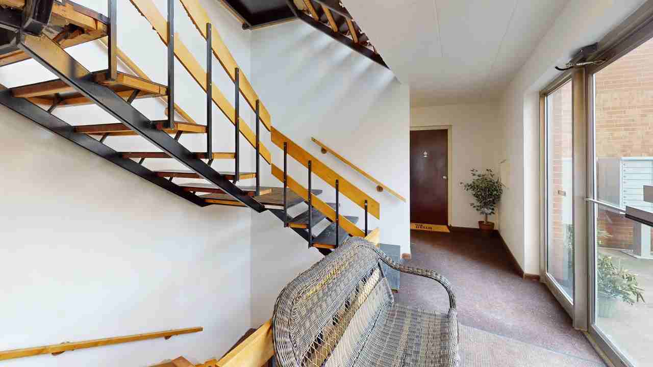 Royal Arms Apartments - Photo 5 of 7