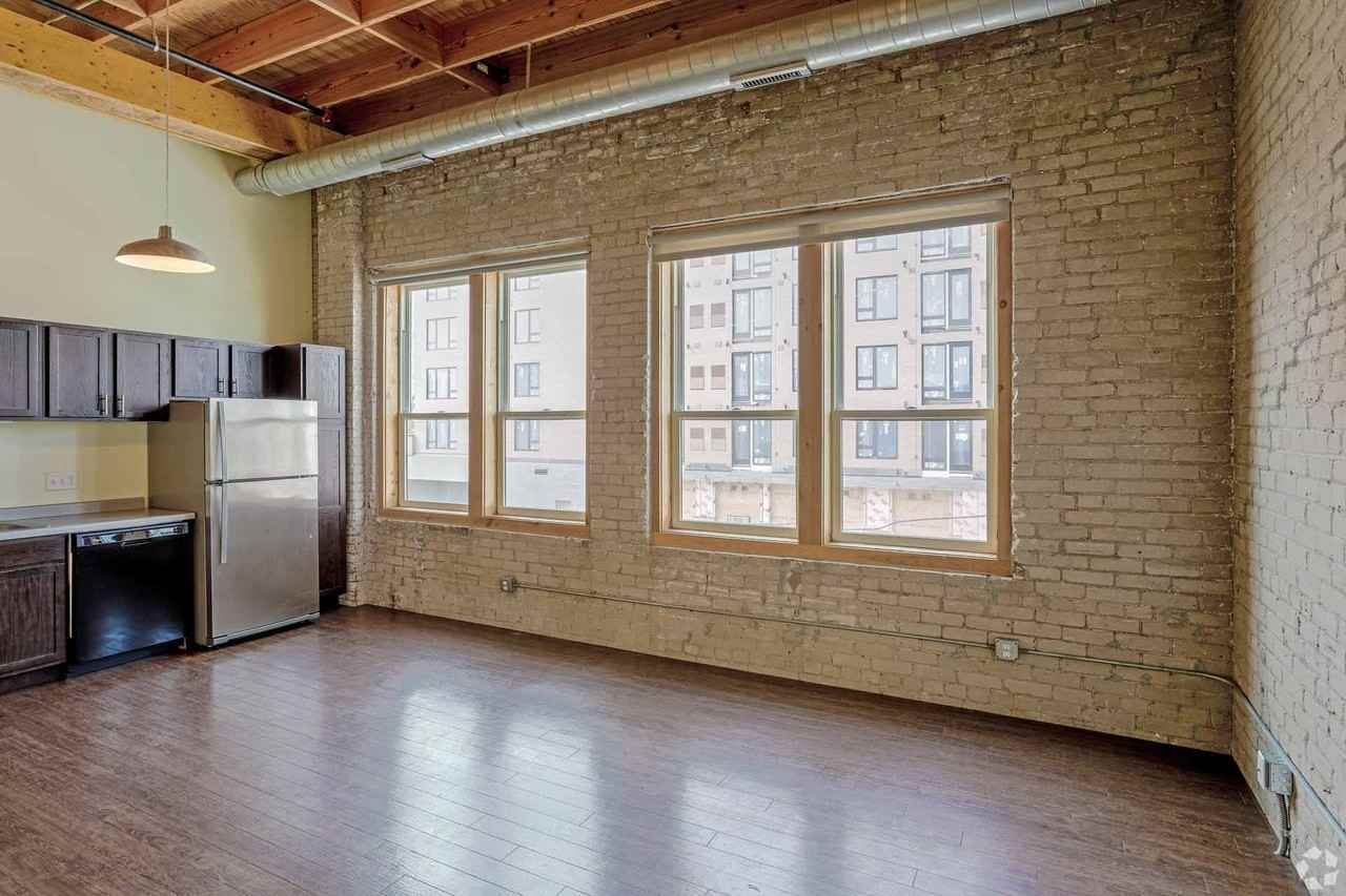 La Pompadour Apartments - Photo 6 of 44