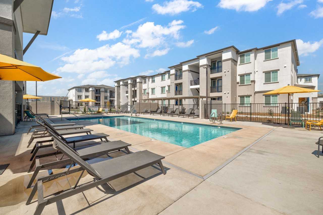 Kinsley Yard - Photo 5 of 50