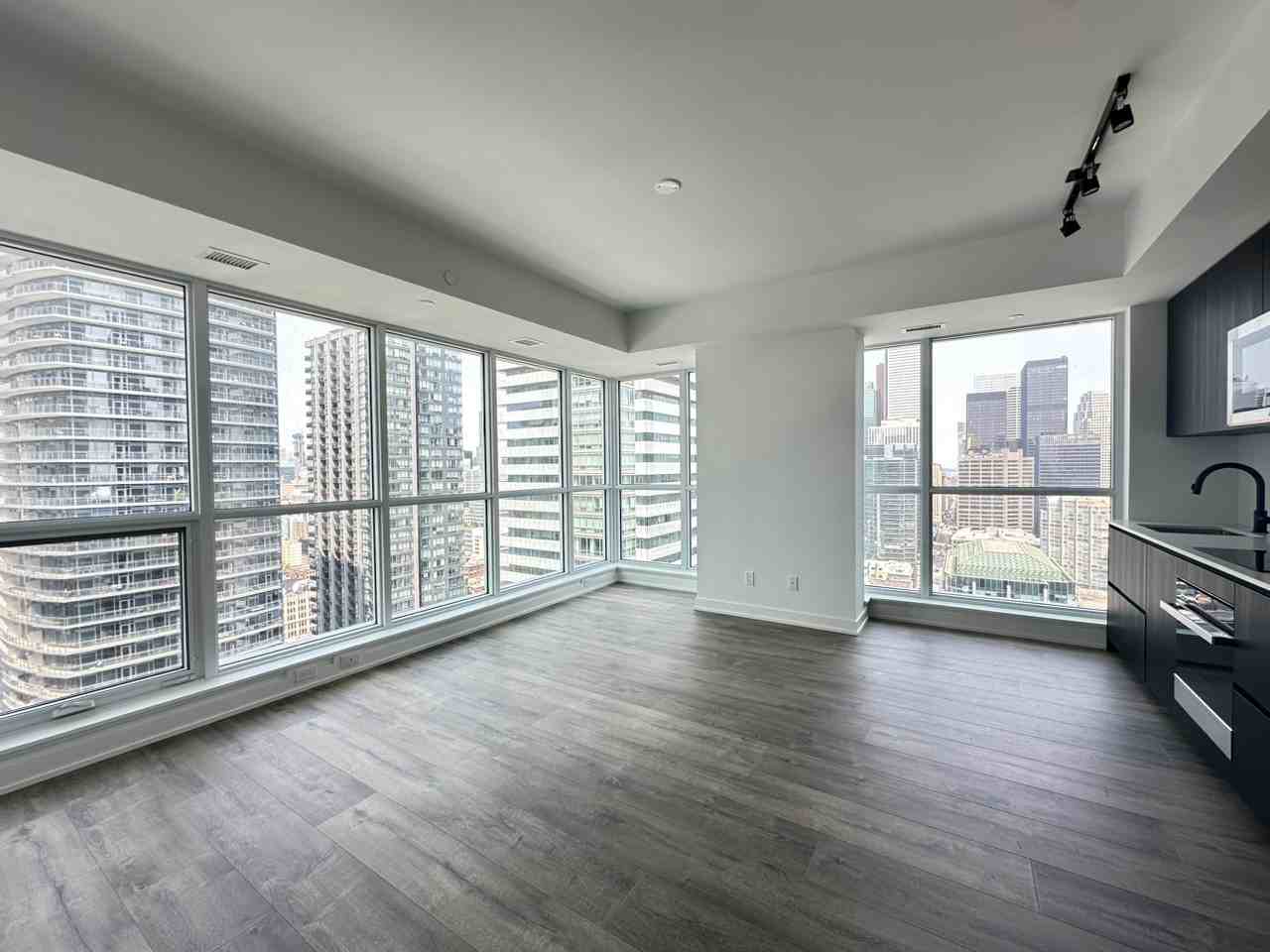 333 King St W - Photo 2 of 16