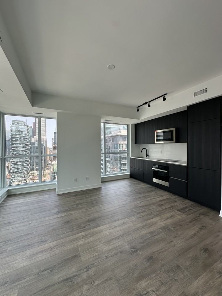 333 King St W - Photo 4 of 16
