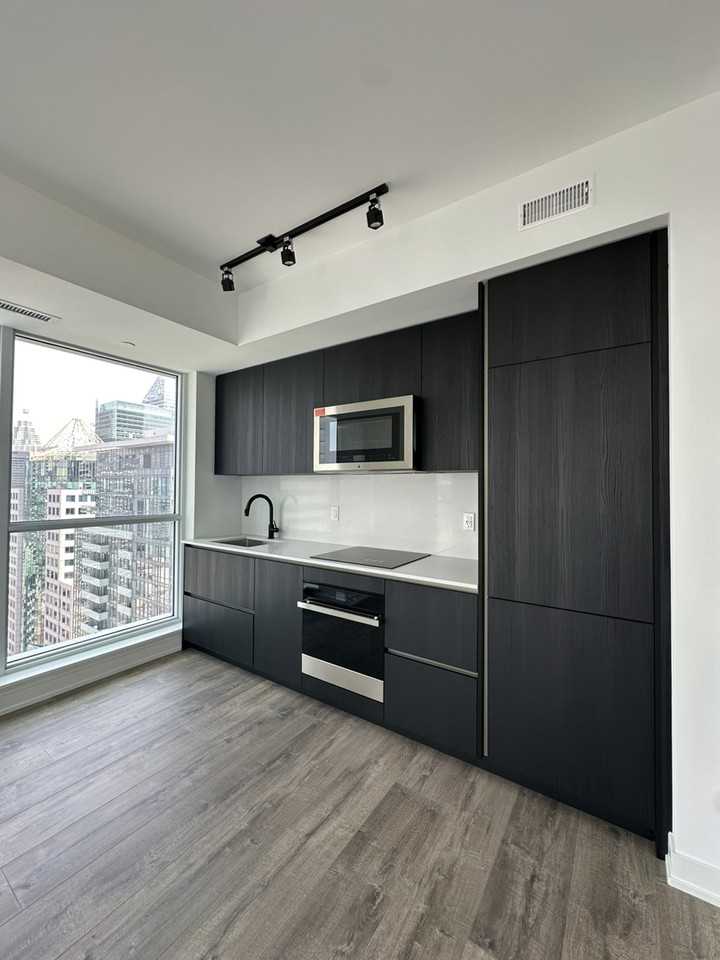 333 King St W - Photo 5 of 16
