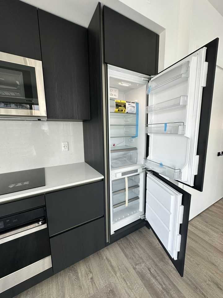 333 King St W - Photo 7 of 16