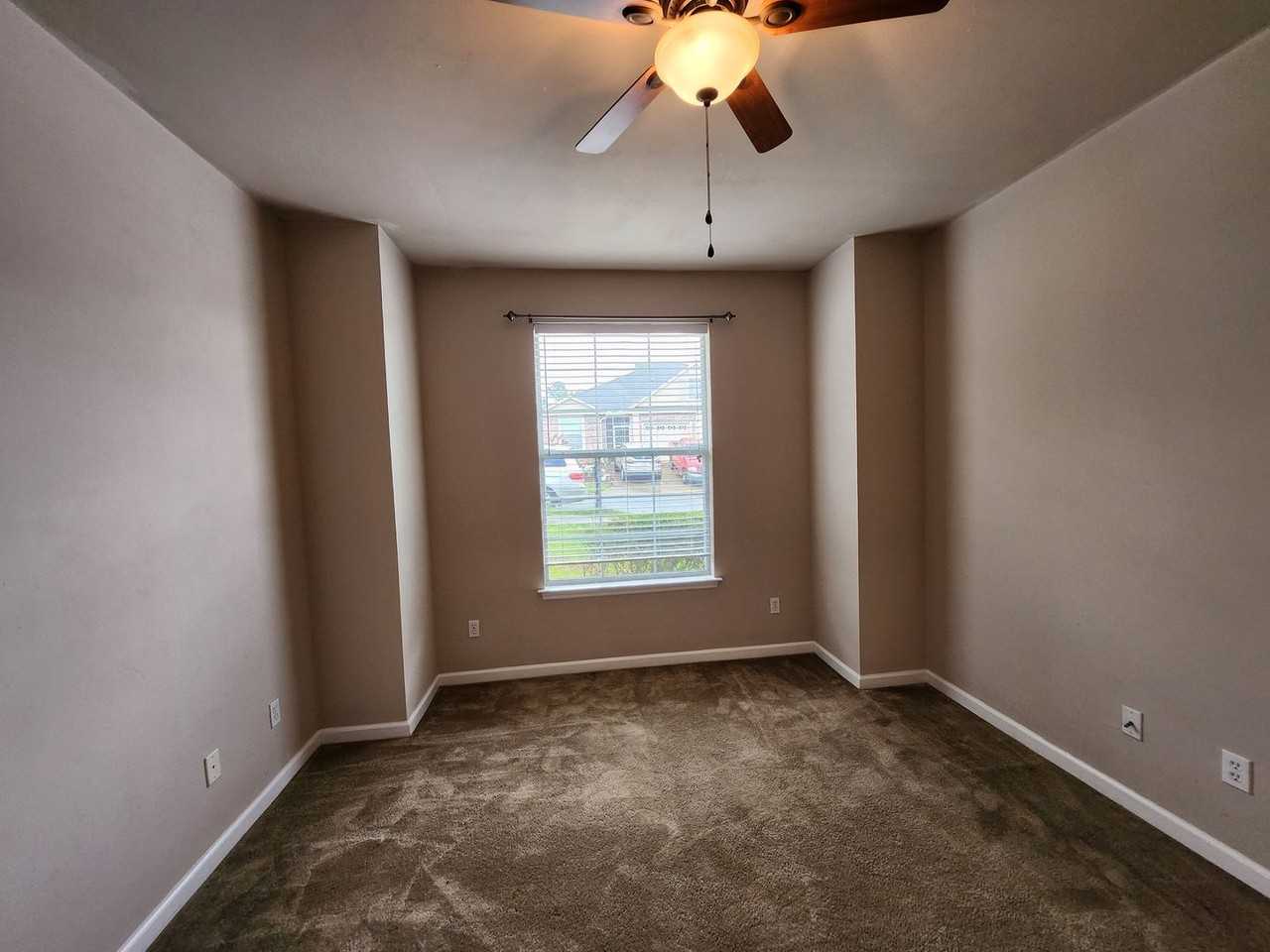 5521 Hampton Woods Way - Photo 6 of 33