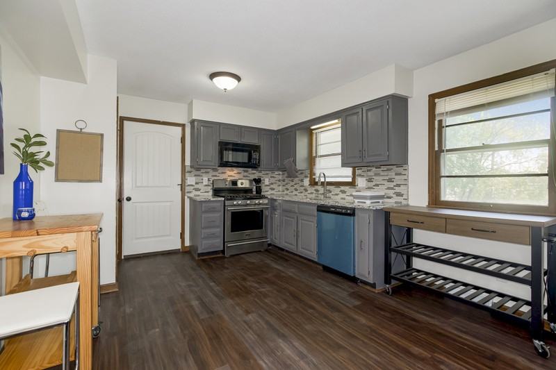 300 Se Chicago St - Photo 3 of 11