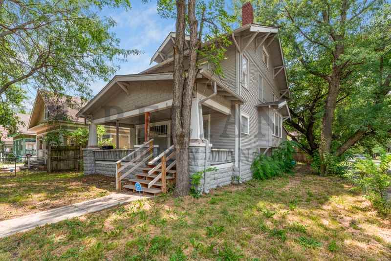 257 N Erie St - Photo 3 of 32