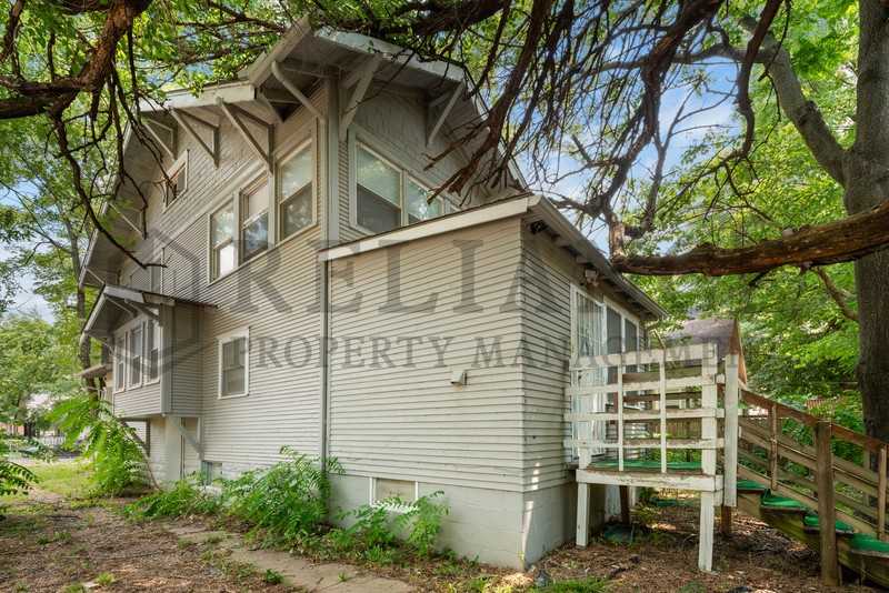 257 N Erie St - Photo 4 of 32