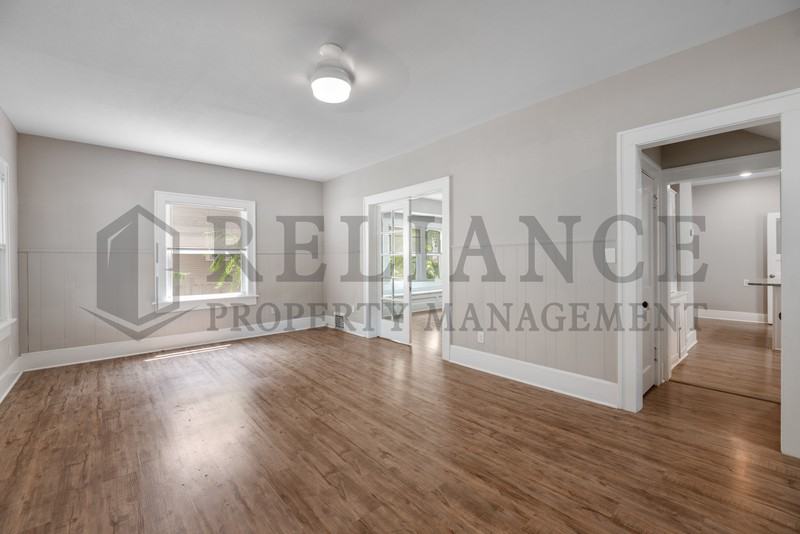 257 N Erie St - Photo 5 of 32