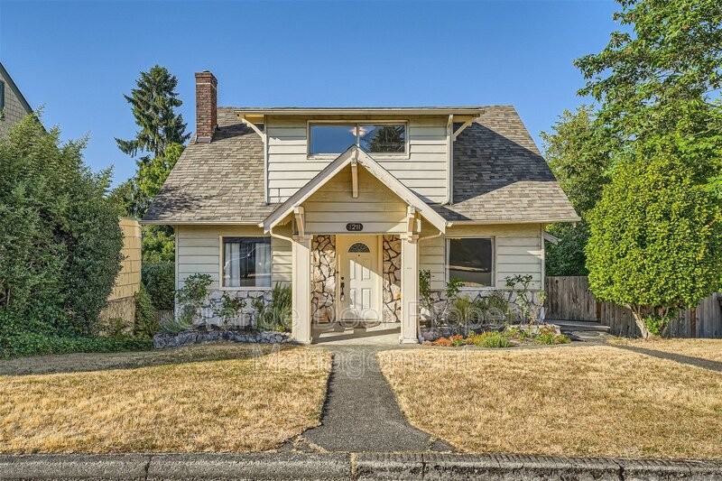 1211 N G St - Photo 2 of 29