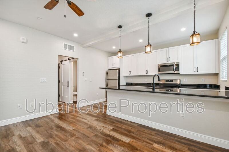 325 15th Ave Ne #13 - Photo 4 of 11