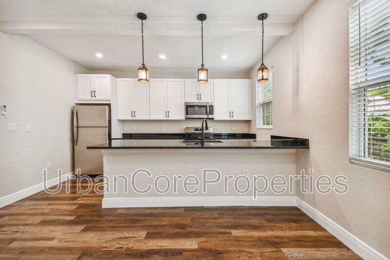 325 15th Ave Ne #13 - Photo 5 of 11