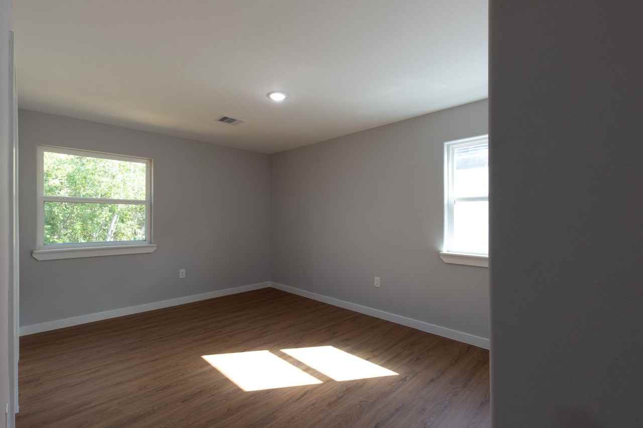 7415 Shotwell St #B - Photo 2 of 4