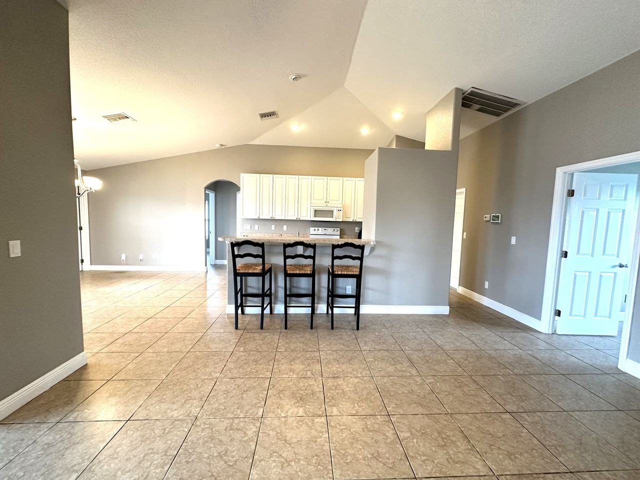 202 Nw 30th Ter - Photo 3 of 37